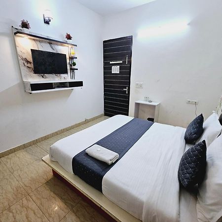Hotel Tulip Near Delhi Airport 新德里 外观 照片