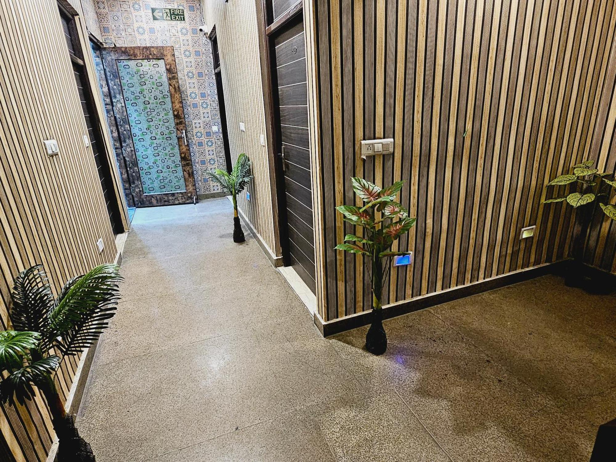 Hotel Tulip Near Delhi Airport 新德里 外观 照片