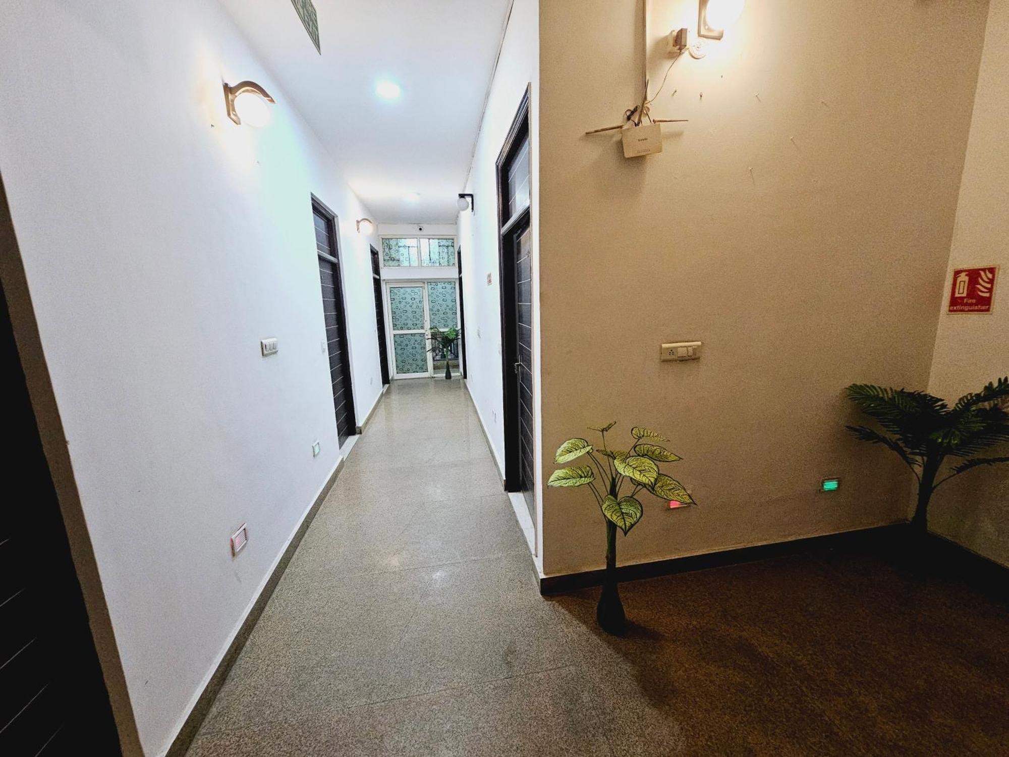 Hotel Tulip Near Delhi Airport 新德里 外观 照片