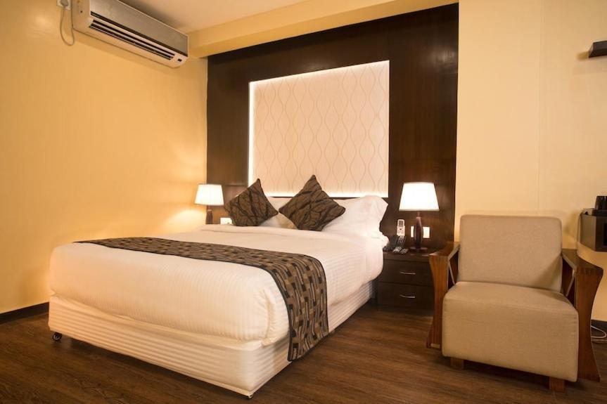 Hotel Tulip Near Delhi Airport 新德里 外观 照片